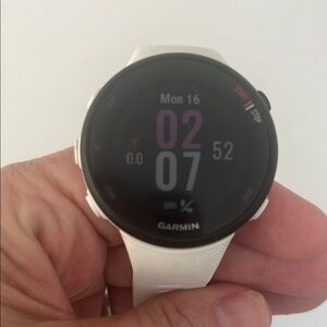 Garmin White Running Watch with Circular Display and Silicone Strap